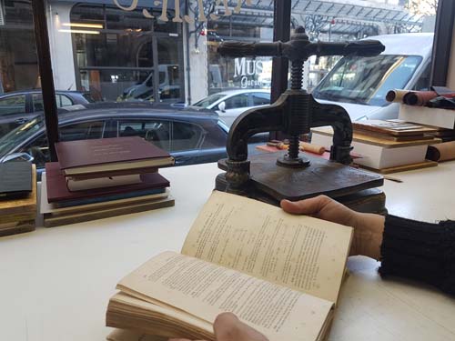 restauration-livres-anciens-reliure-geneve-suisse